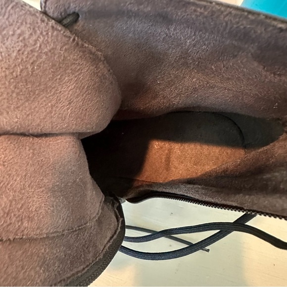 Elegant Black Leather Ankle Boots - Picture 13 of 15